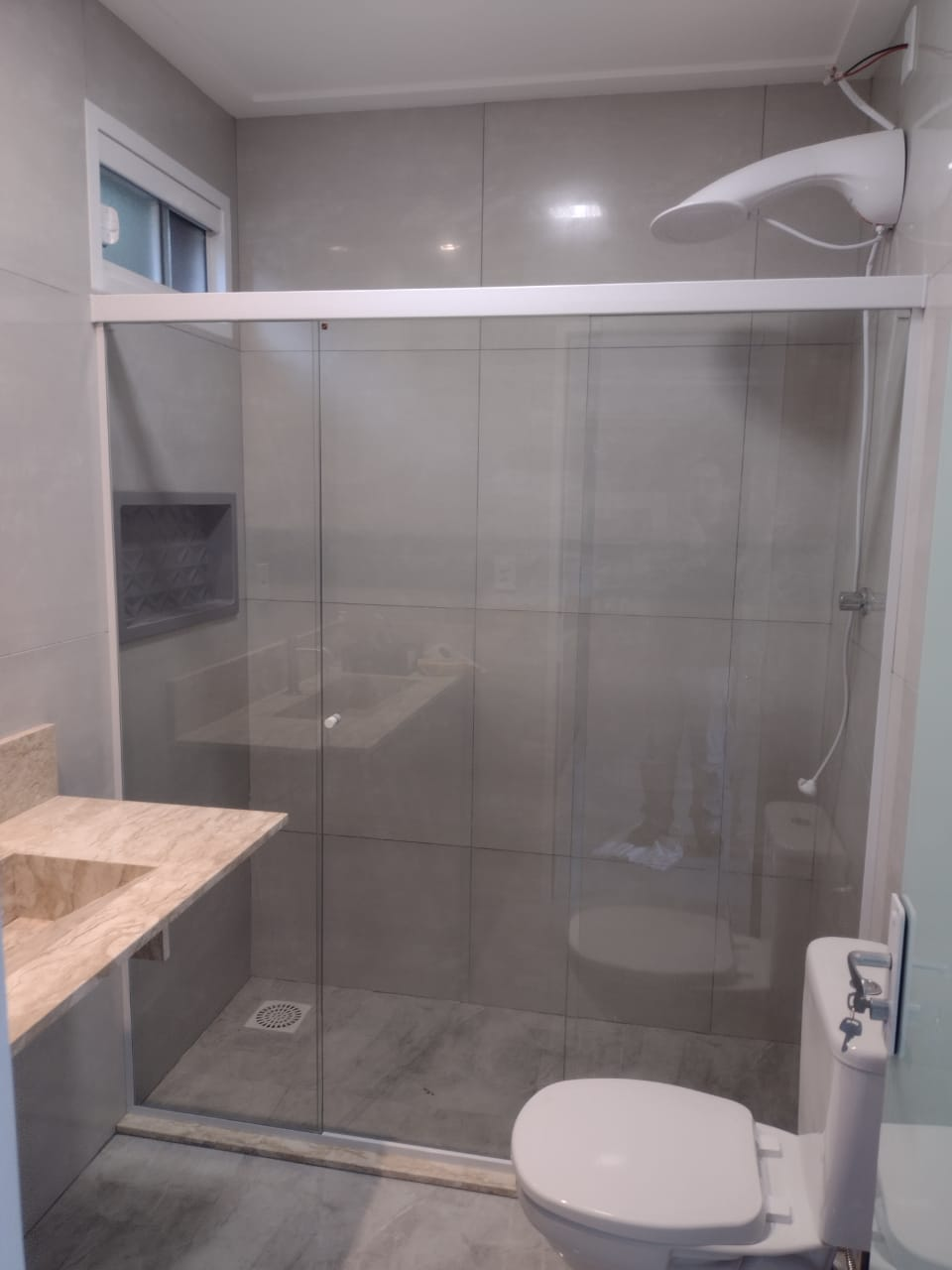 Box duas fixas e uma Porta de correr kit Reto